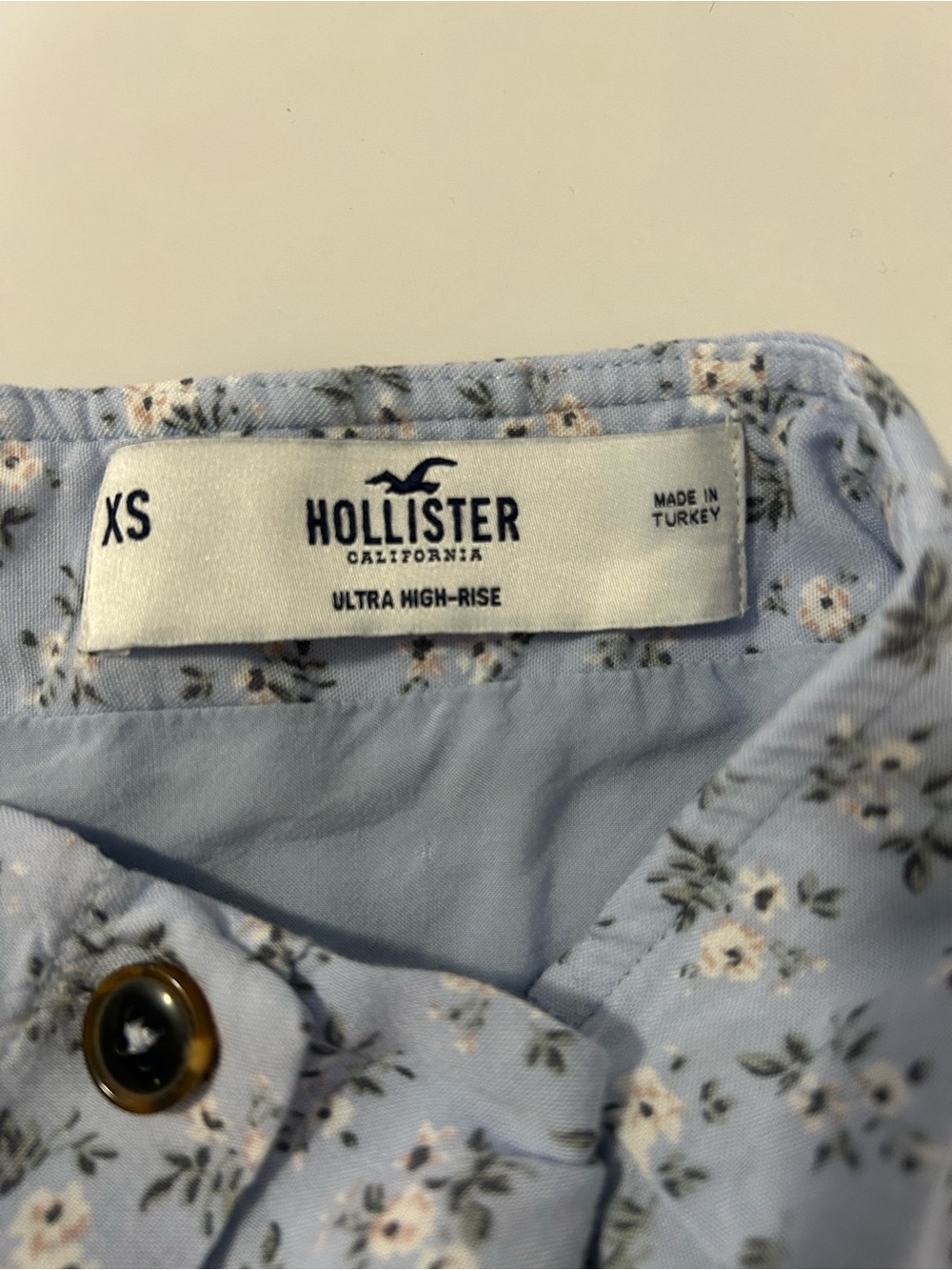 Hollister Callifornia Ultra High-Rise Blue Flower Print Mini - Picture 5 of 6